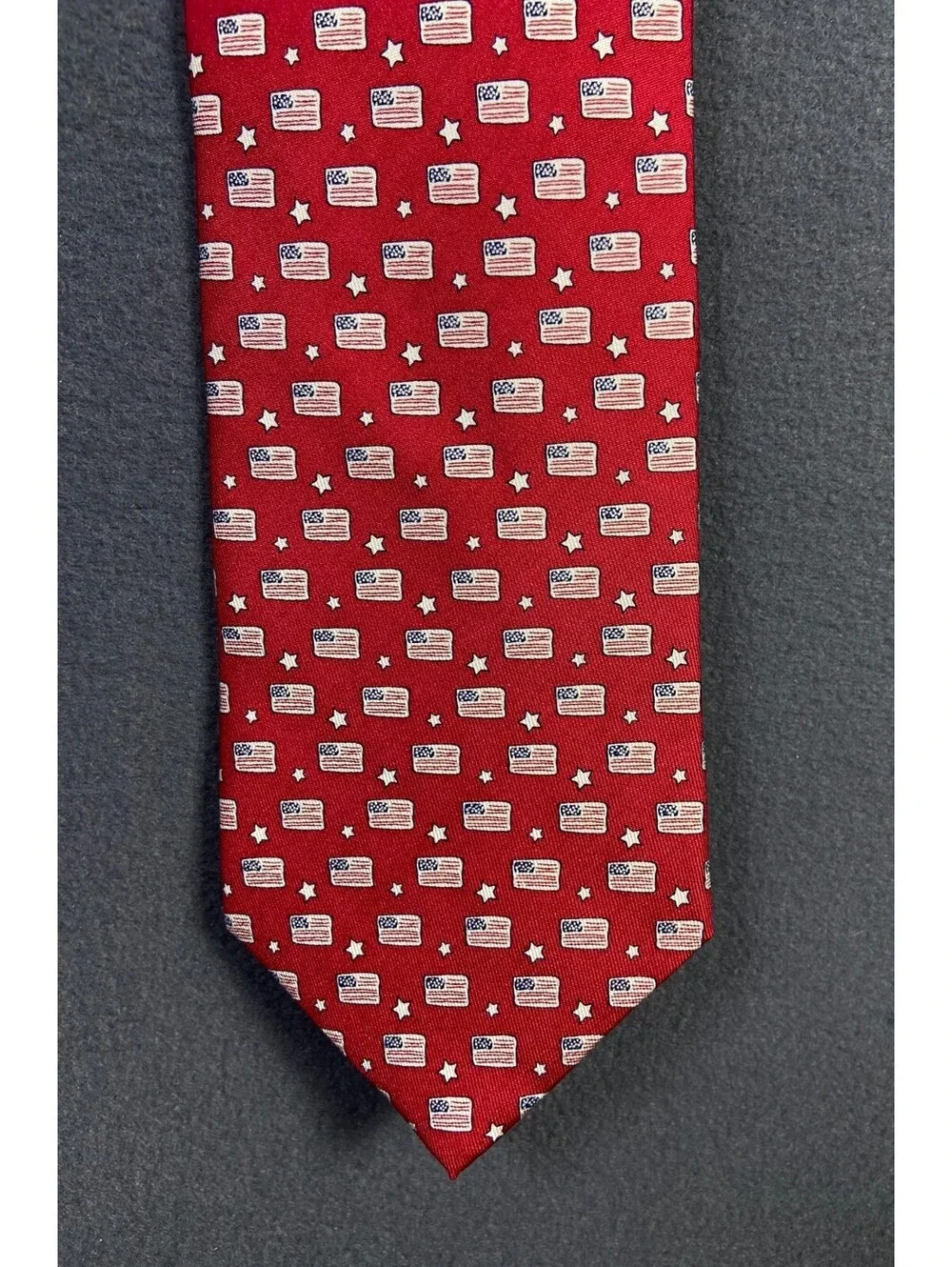 VINEYARD VINES Men's Red Tie W/American Flags & White Stars 31 in. Long Pretty
